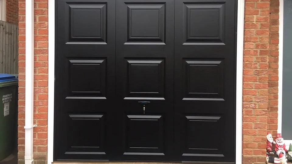 Meon Valley Garage Doors Ltd - Sectional Door - Southampton - Hampshire 